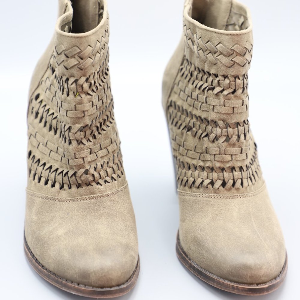 ankle boots